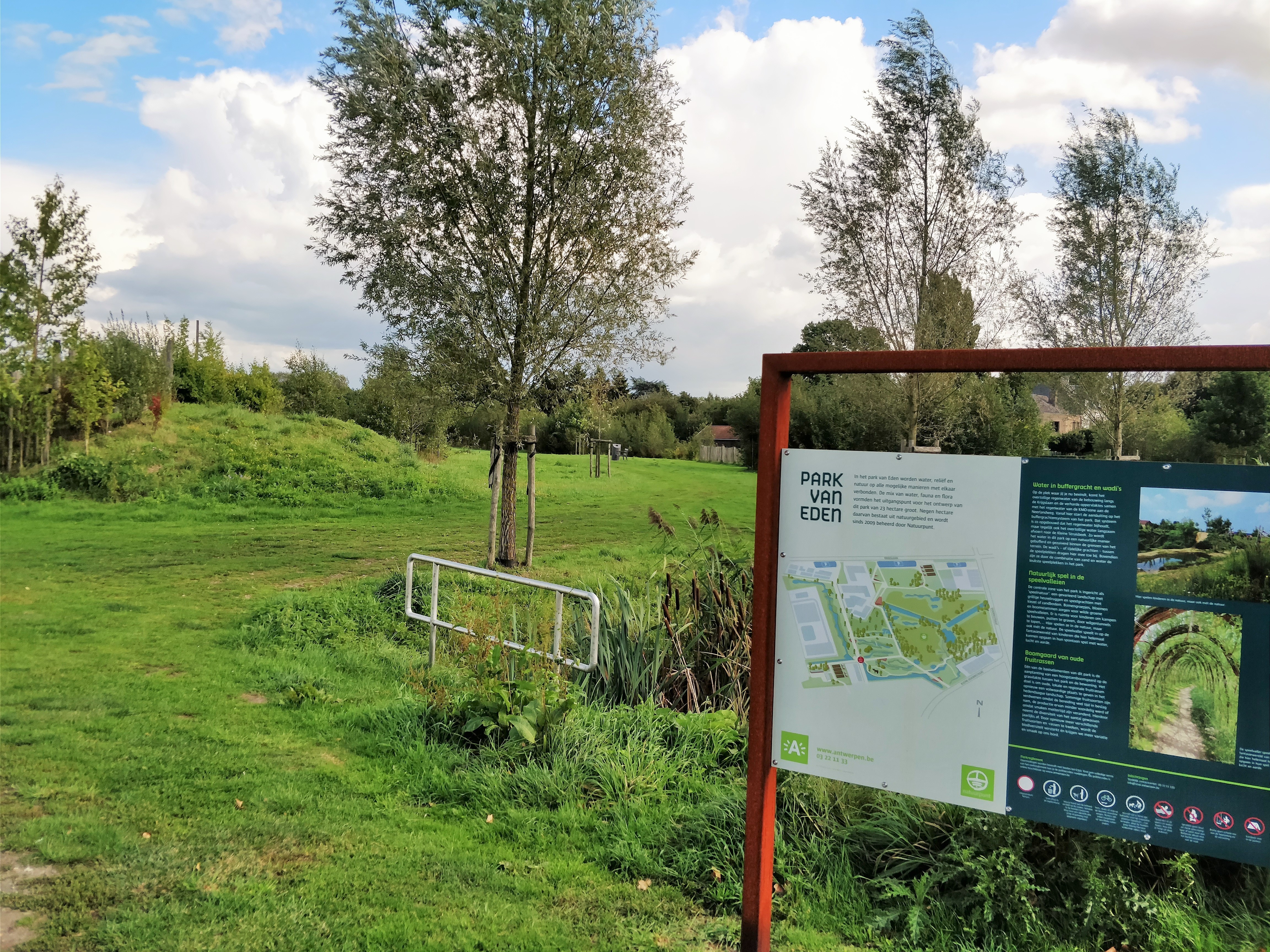 Het Park van Eden met infobord Het Park van Eden met infobord